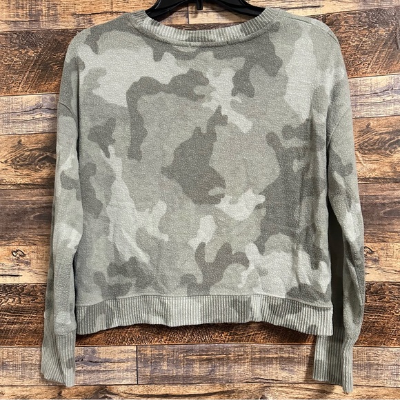 Hippie Rose | Soft Camo Crew Neck Sweater (size S) 💚 - Picture 4 of 4